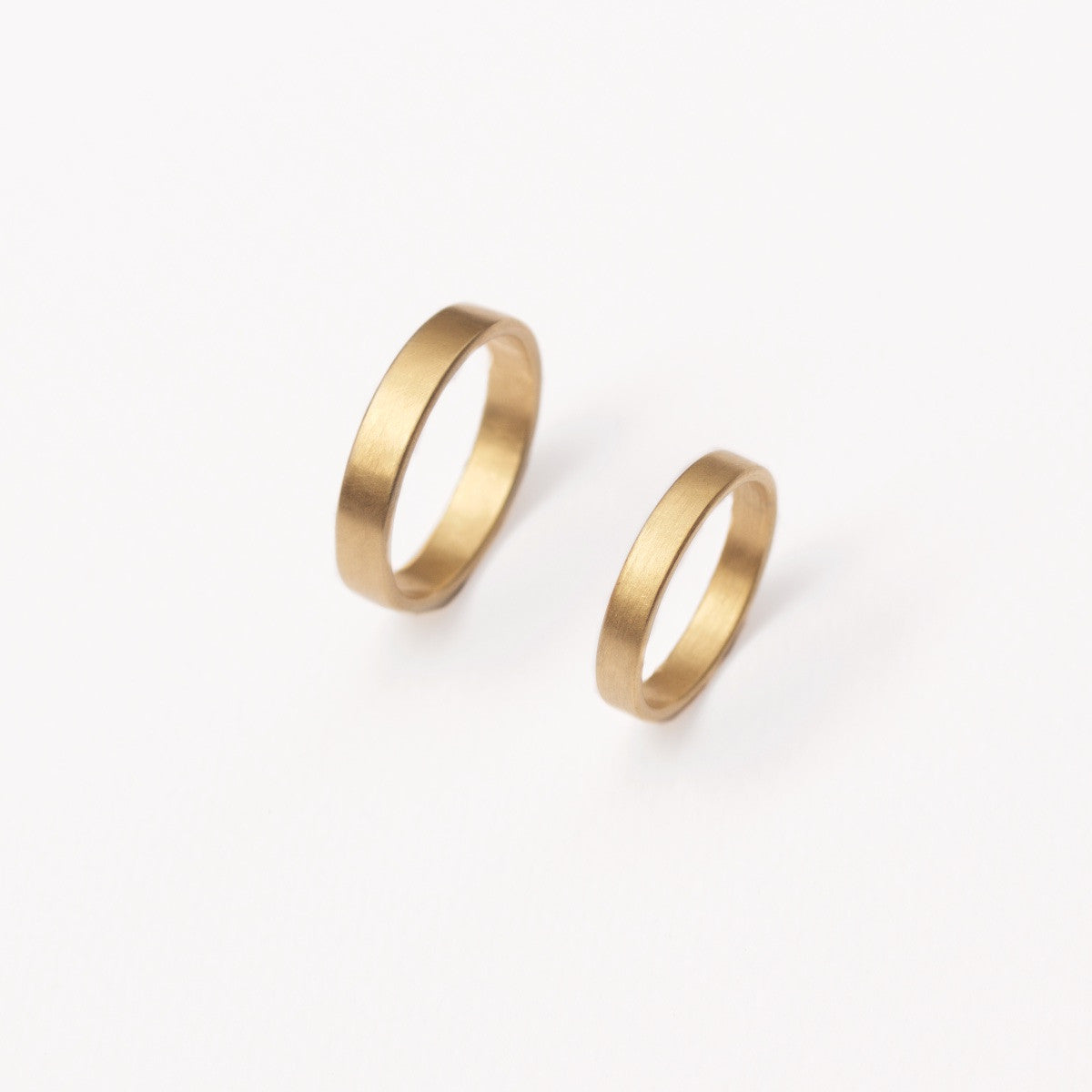 'Obround' Wide Fairtrade Gold Wedding Ring